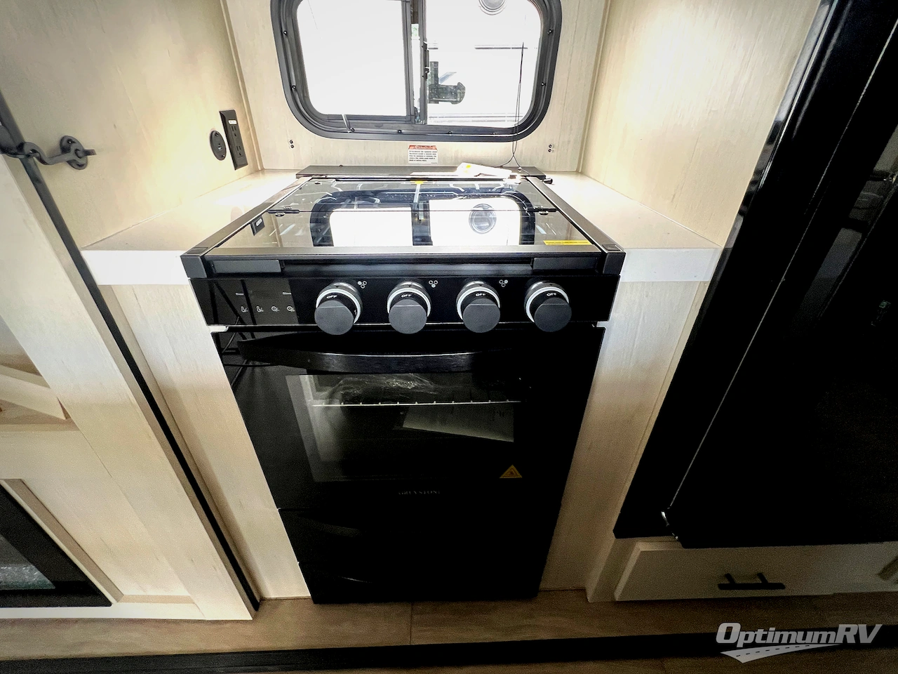 2026 Forest River Cherokee Arctic Wolf 38DST Photo 10