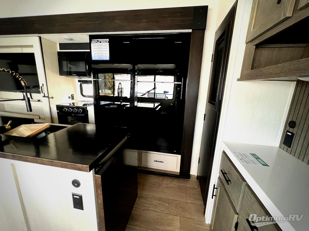 2026 Forest River Cherokee Arctic Wolf 38DST Photo 12