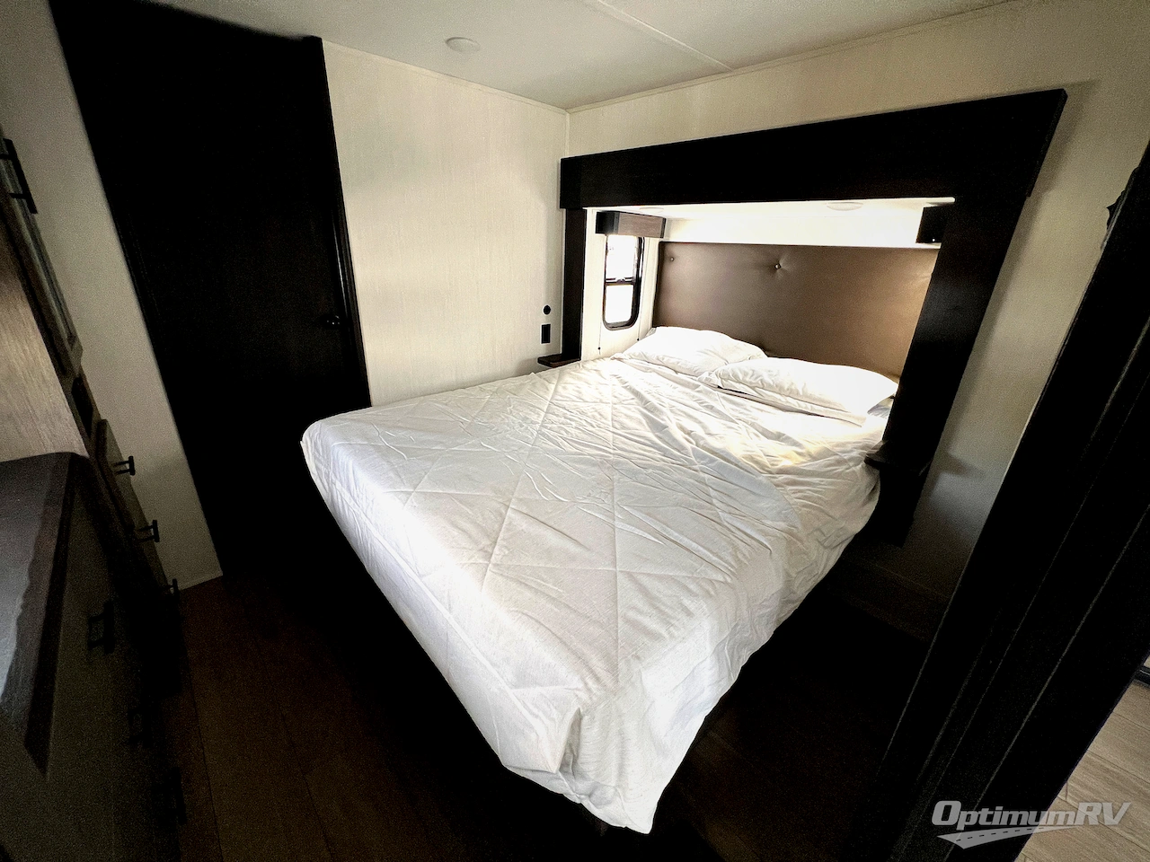 2026 Forest River Cherokee Arctic Wolf 38DST Photo 14