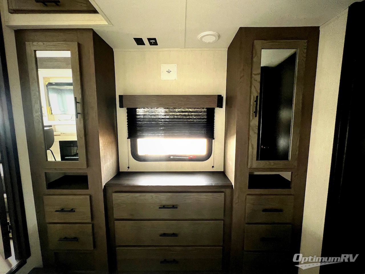 2026 Forest River Cherokee Arctic Wolf 38DST Photo 15
