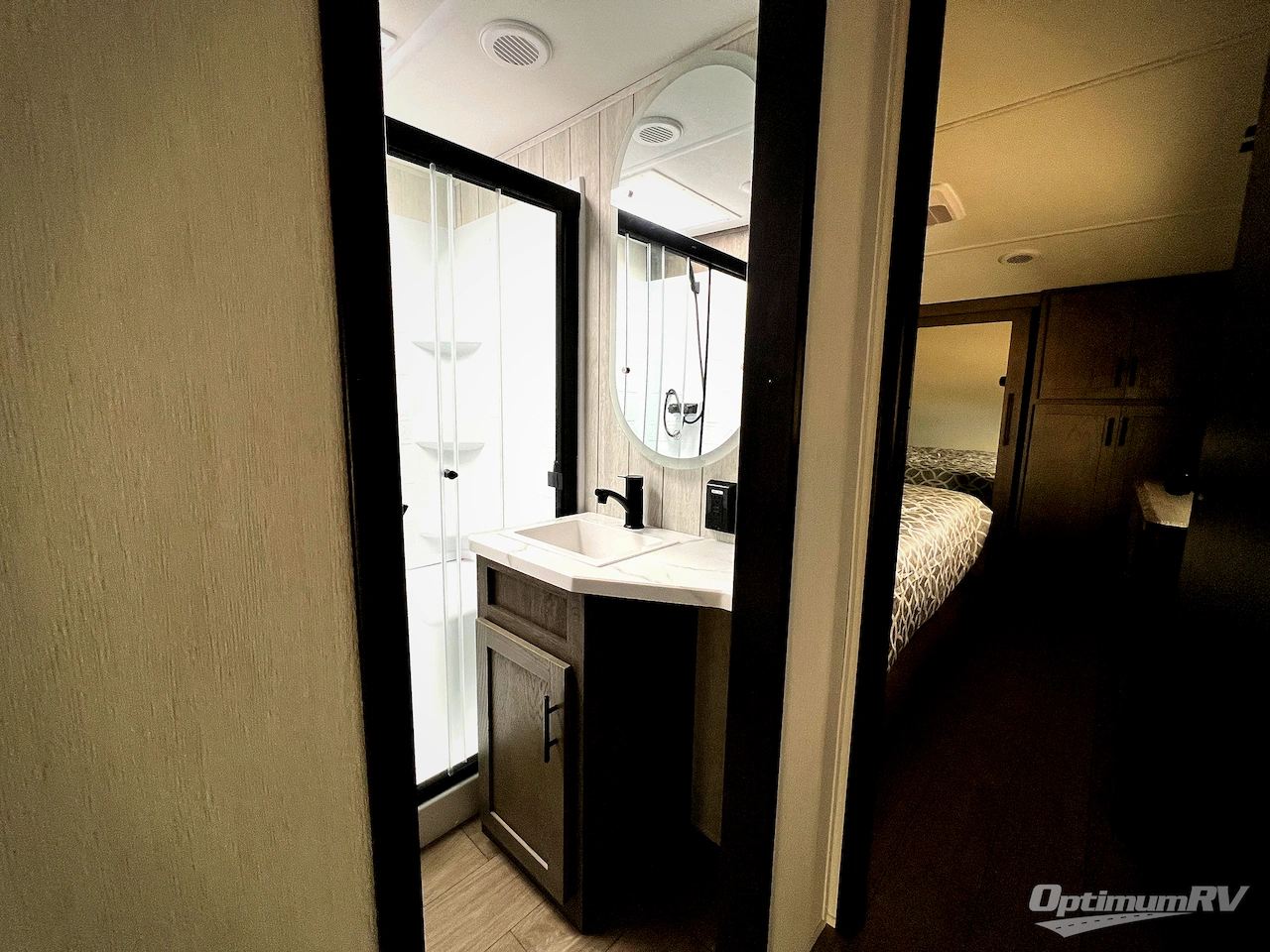 2026 Forest River Cherokee Arctic Wolf 38DST Photo 22