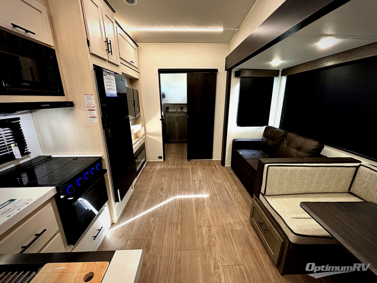 2026 Forest River Cherokee Arctic Wolf 285OPT Photo 4