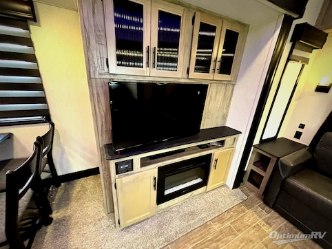 2022 Forest River Cherokee Arctic Wolf Suite 3550 RV Photo 4