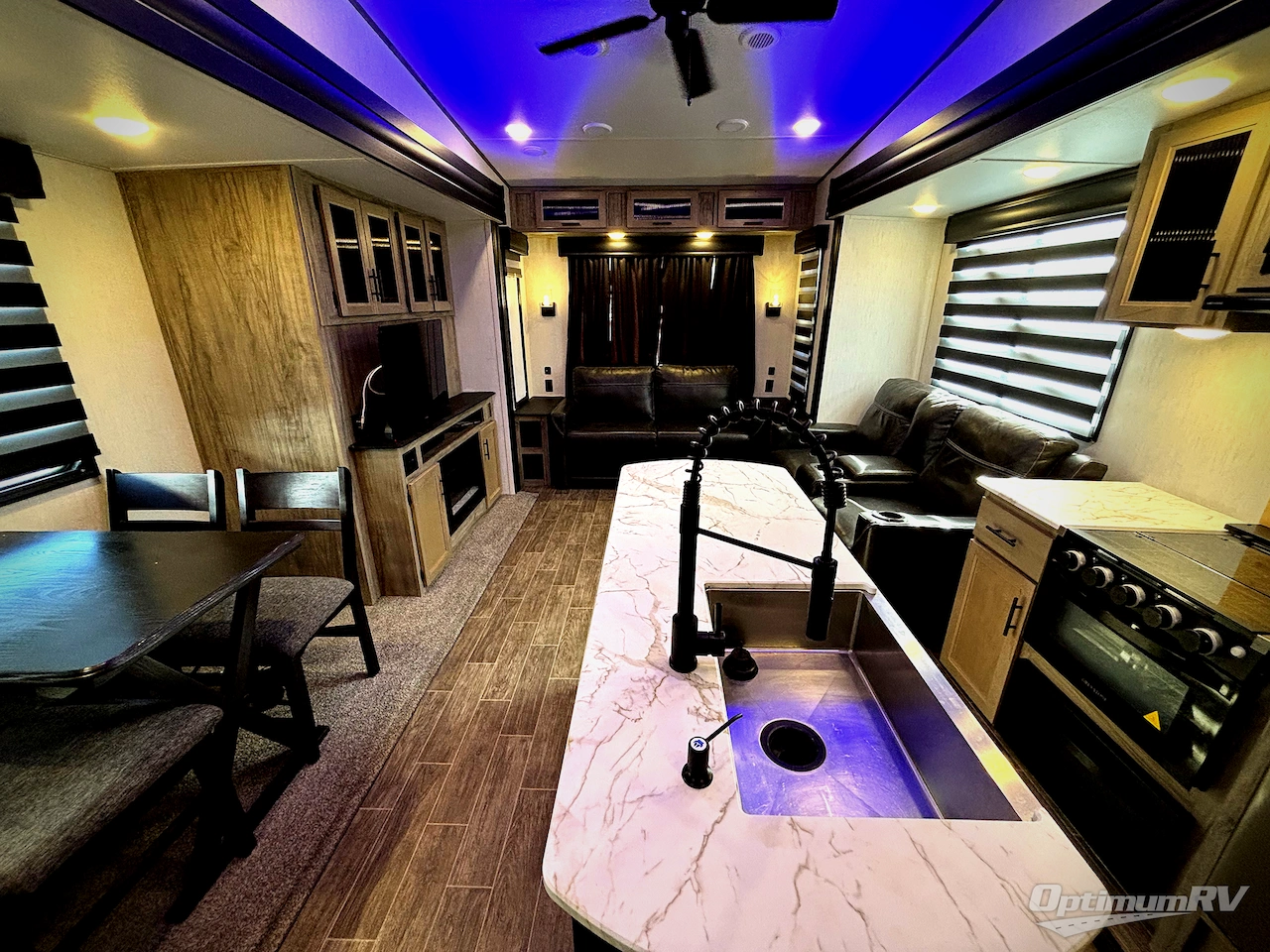 2022 Forest River Cherokee Arctic Wolf Suite 3550 Photo 4