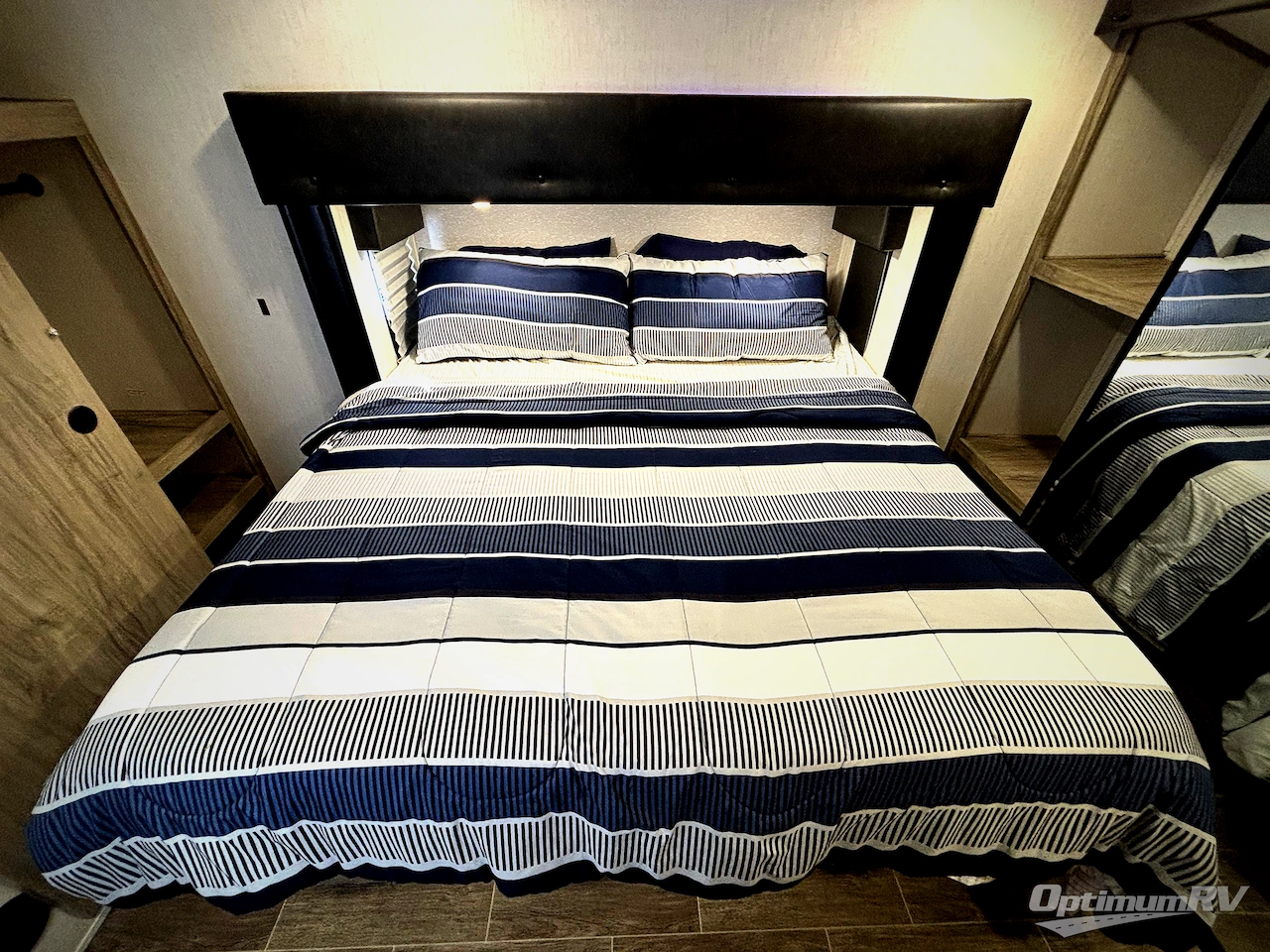 2022 Forest River Cherokee Arctic Wolf Suite 3550 Photo 9