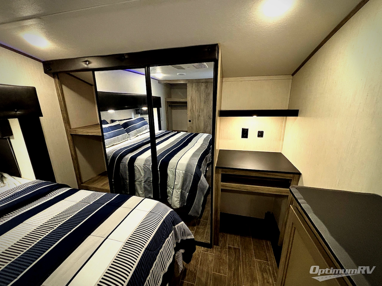 2022 Forest River Cherokee Arctic Wolf Suite 3550 Photo 10