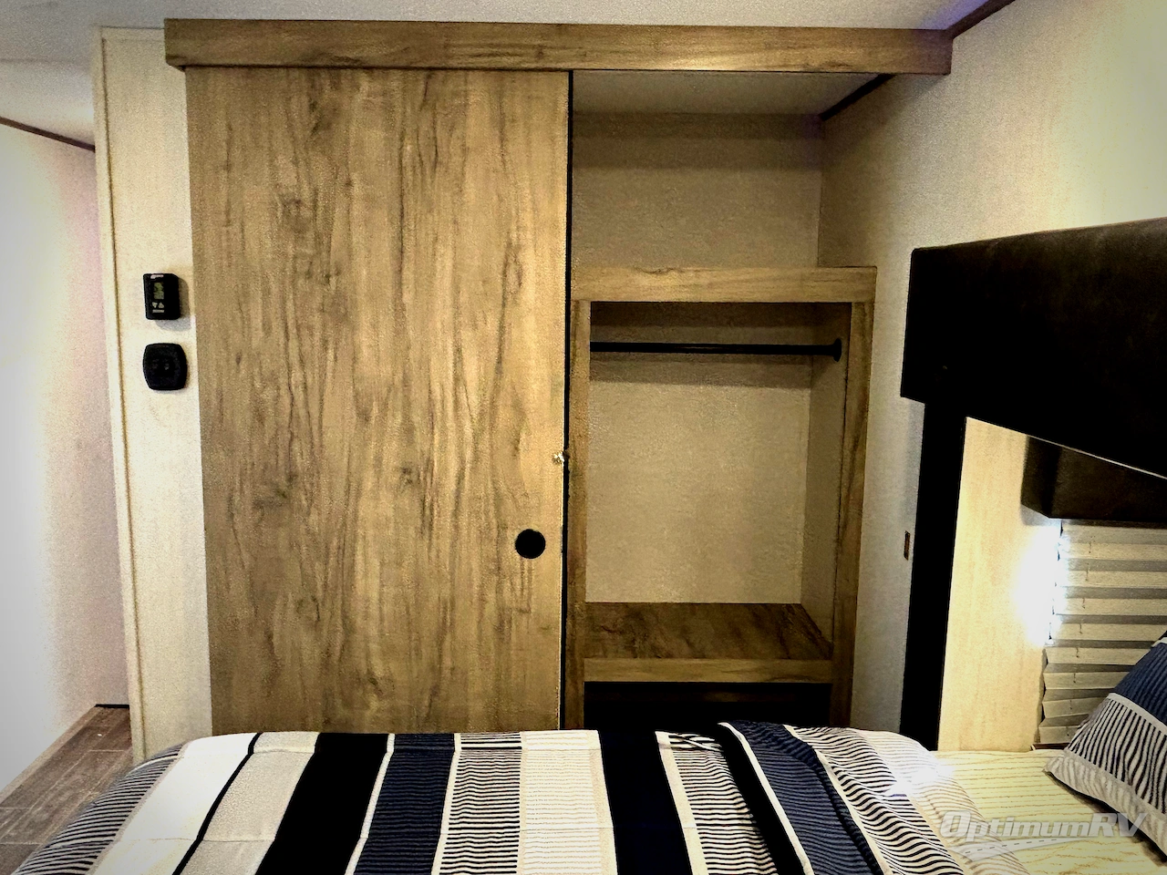 2022 Forest River Cherokee Arctic Wolf Suite 3550 Photo 12