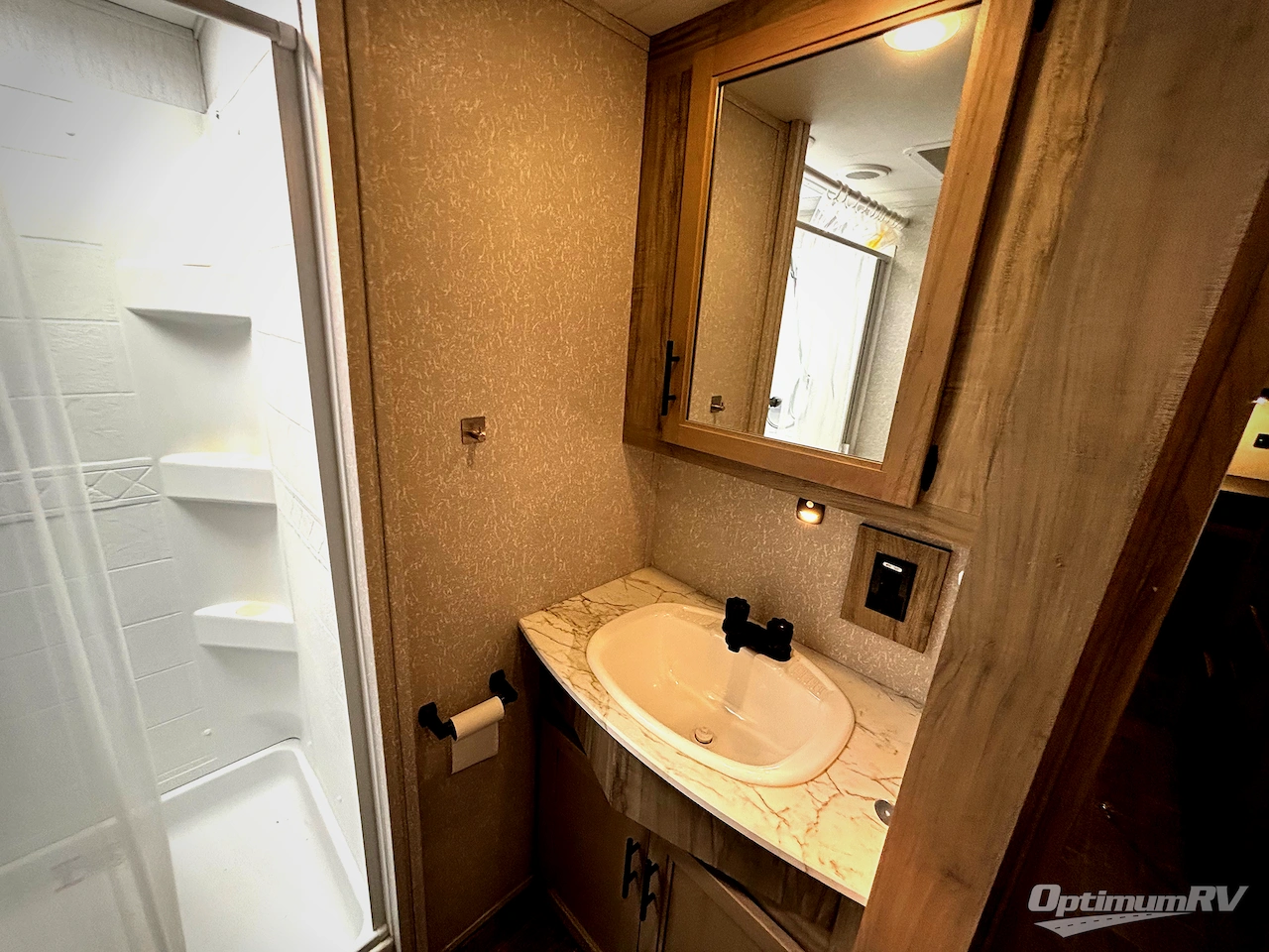 2022 Forest River Cherokee Arctic Wolf Suite 3550 Photo 15