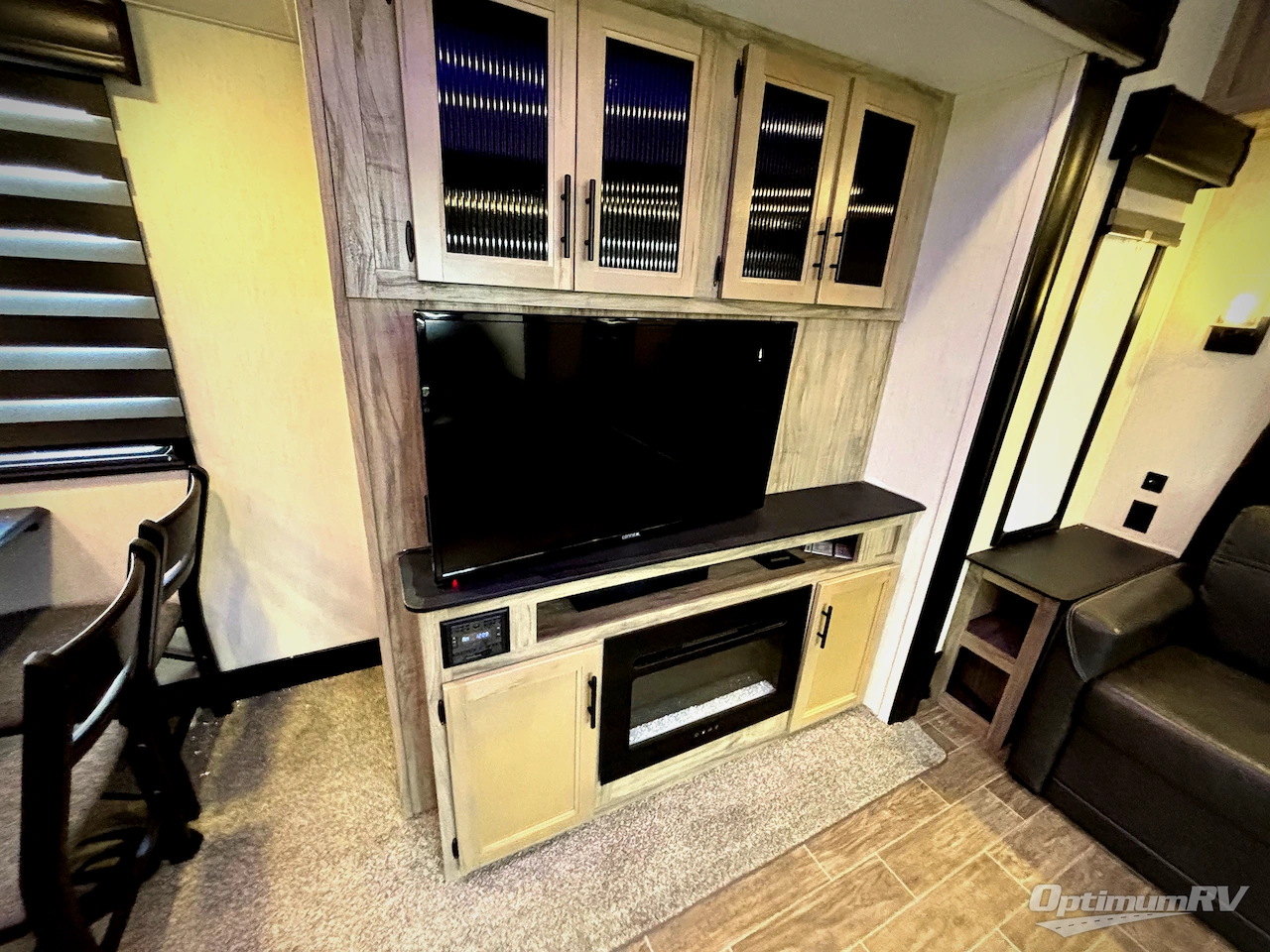 2022 Forest River Cherokee Arctic Wolf Suite 3550 Photo 19