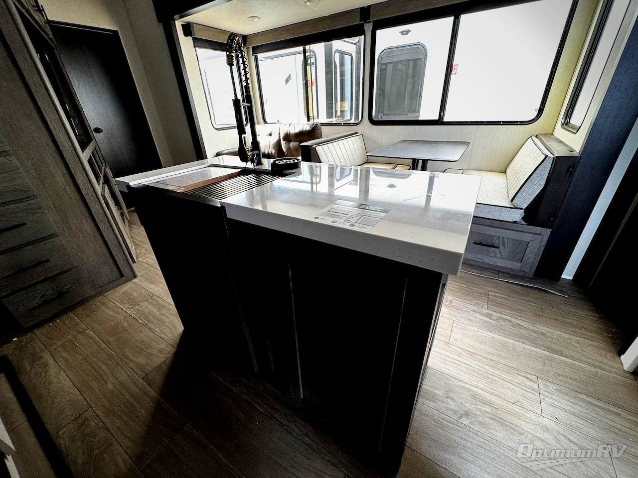 2026 Forest River Cherokee Arctic Wolf 3750SUITE Photo 7