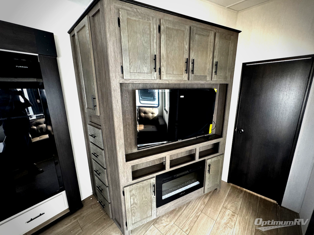 2026 Forest River Cherokee Arctic Wolf 3750SUITE Photo 10