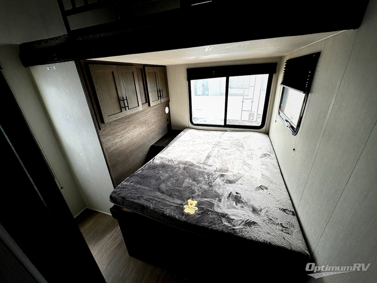 2026 Forest River Cherokee Arctic Wolf 3750SUITE Photo 11