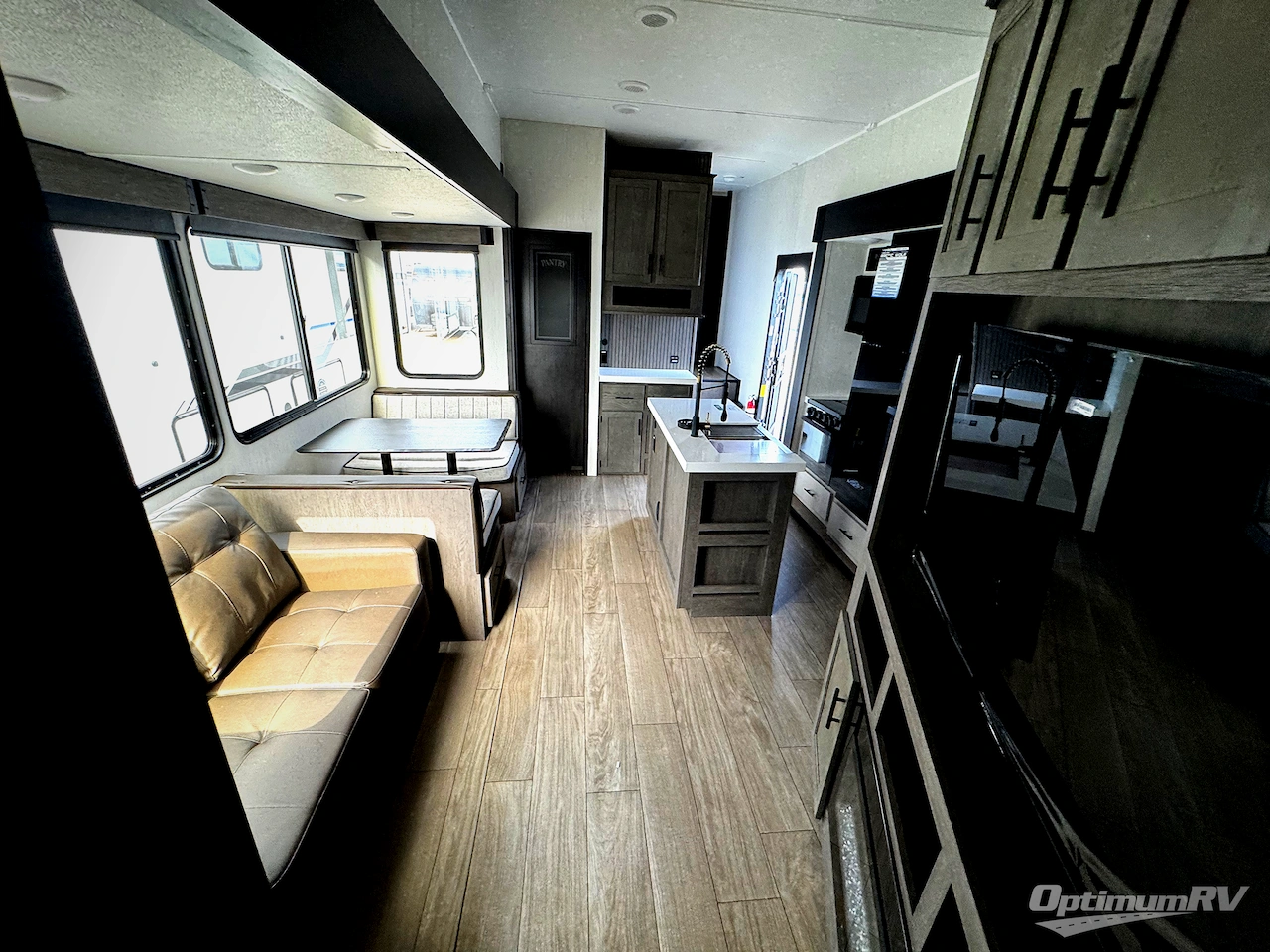 2026 Forest River Cherokee Arctic Wolf 3750SUITE Photo 15