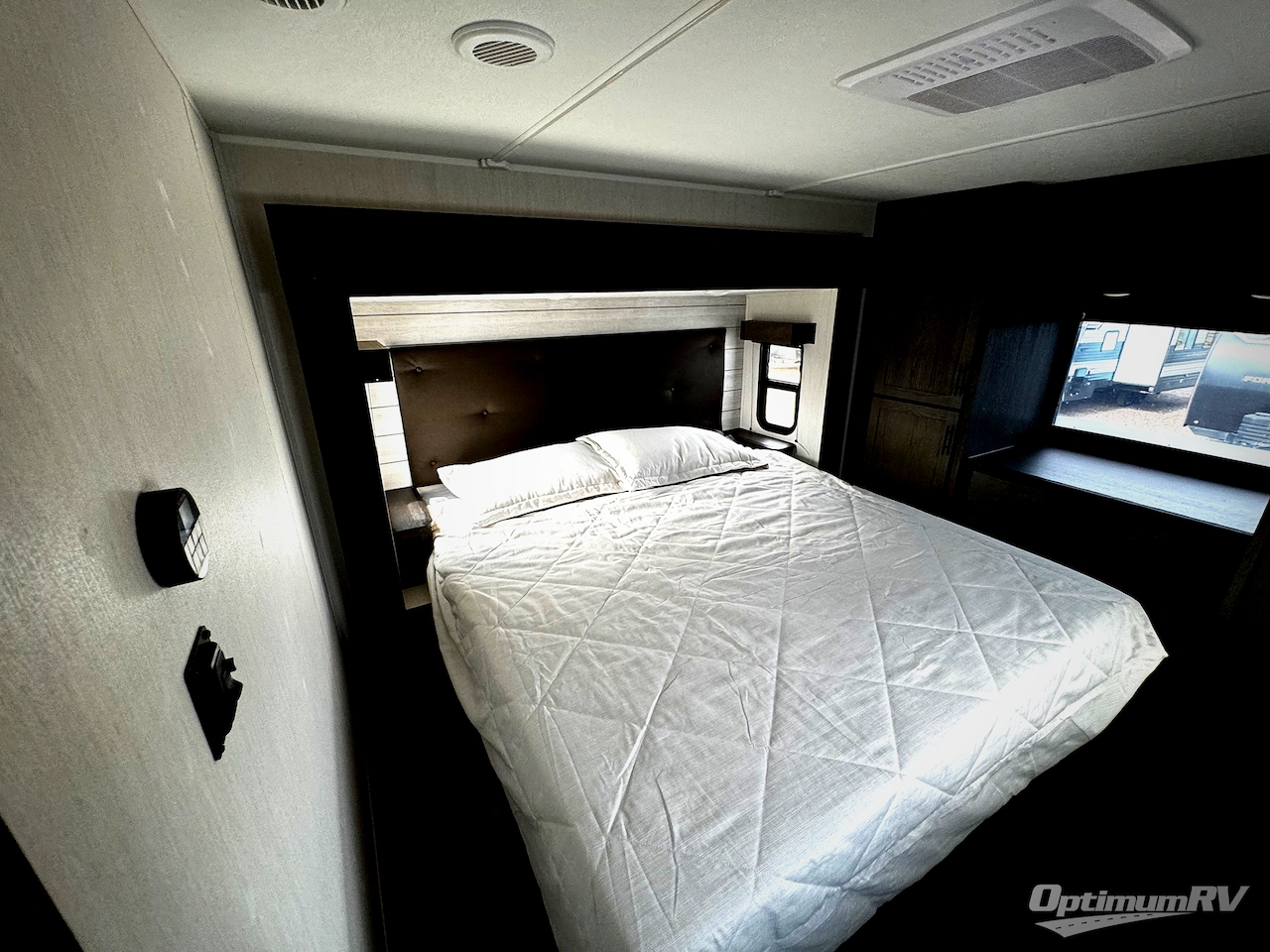 2026 Forest River Cherokee Arctic Wolf 3750SUITE Photo 20