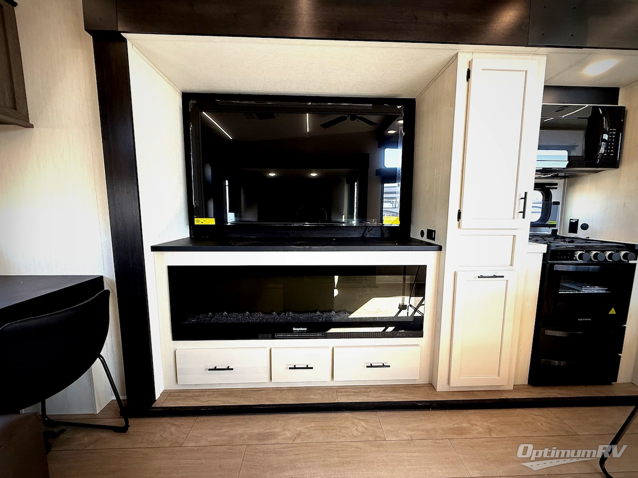 2026 Forest River Cherokee Arctic Wolf 38LEAH.G Photo 7