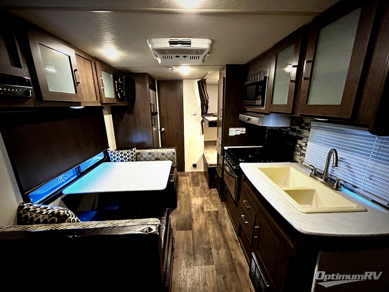 2018 Forest River Wildwood X-Lite 201BHXL Photo 4