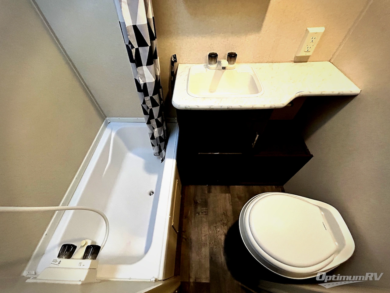 2018 Forest River Wildwood X-Lite 201BHXL Photo 13