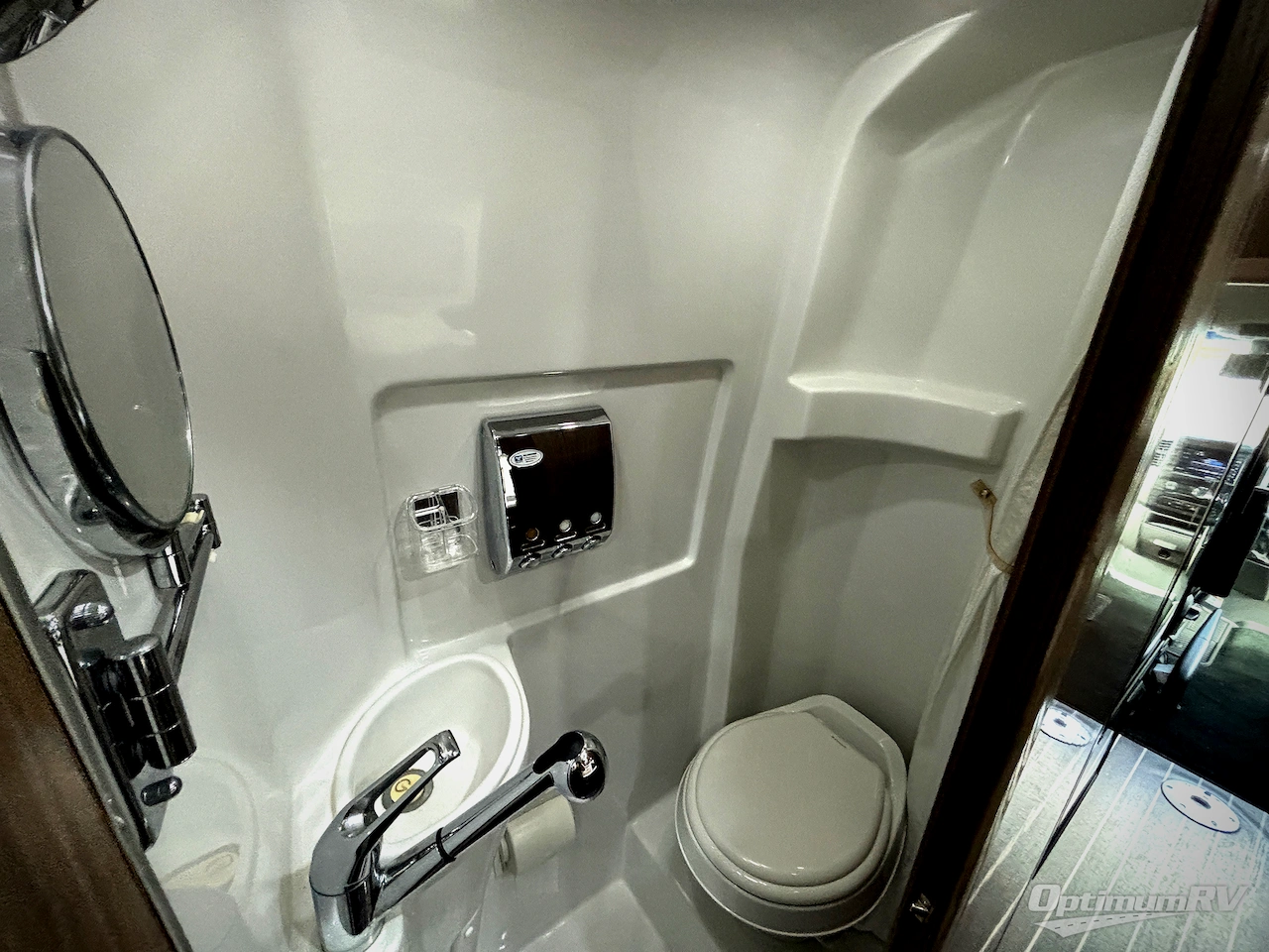 2018 Airstream Interstate Grand Tour EXT Std. Model Photo 13