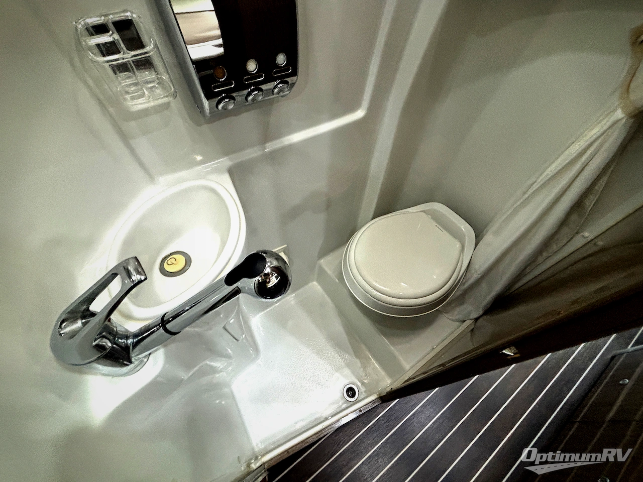 2018 Airstream Interstate Grand Tour EXT Std. Model Photo 15