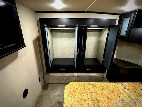 2018 Dutchmen Voltage V3805 RV Photo 3