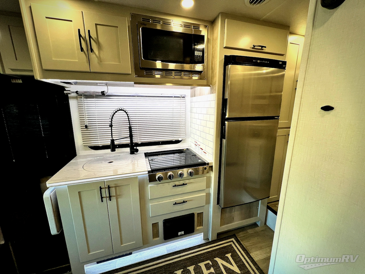 2024 Dynamax isata 3 24RW Photo 9