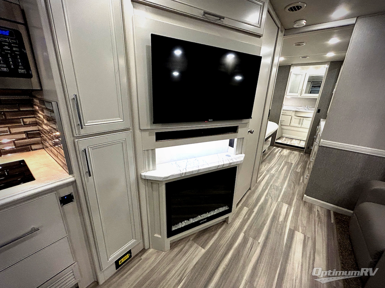2023 Fleetwood Pace Arrow 36U Photo 13