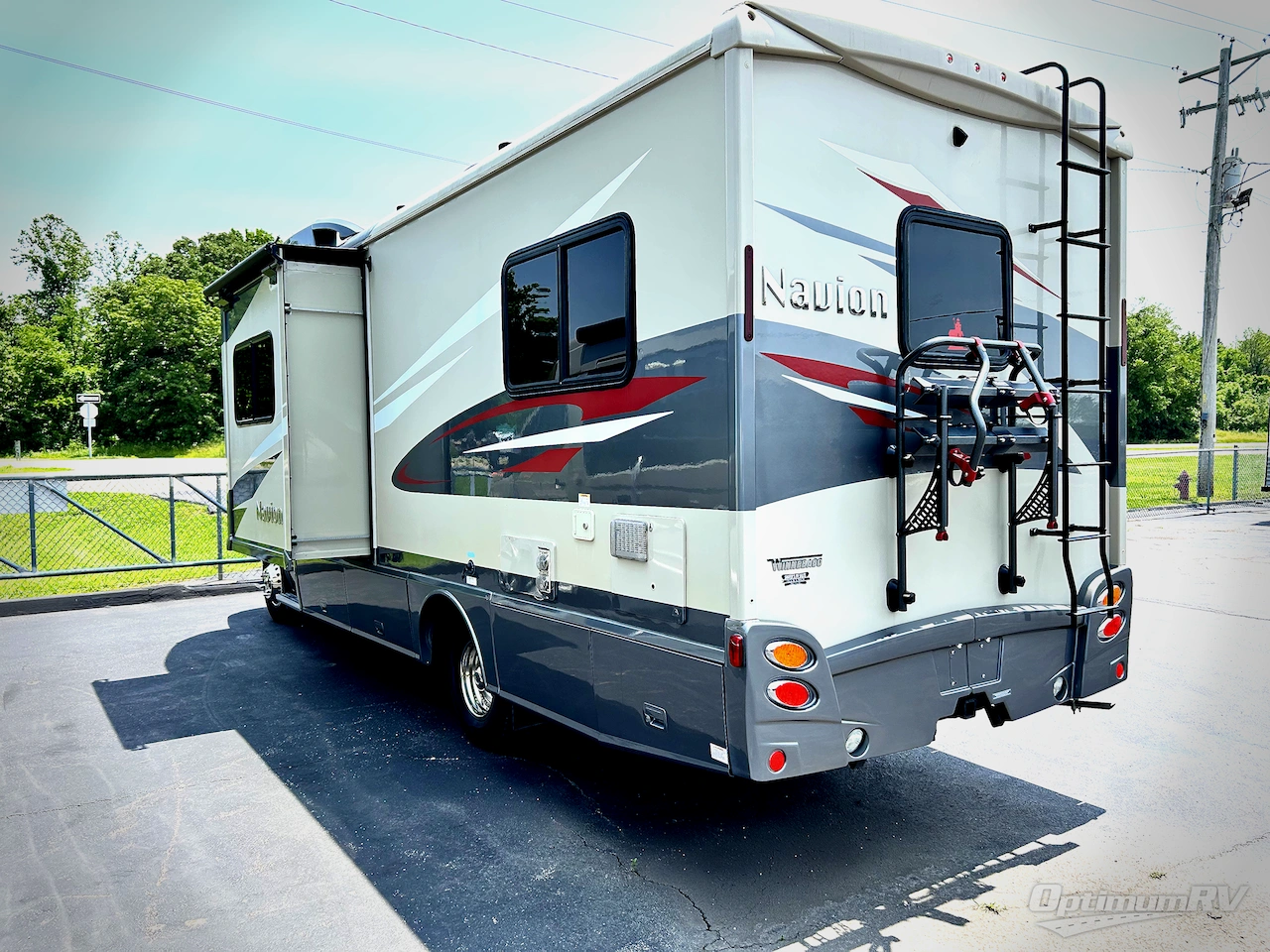 2018 Winnebago Navion 24V Photo 3