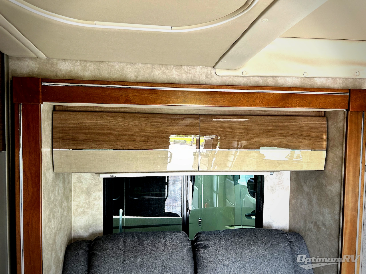 2018 Winnebago Navion 24V Photo 10