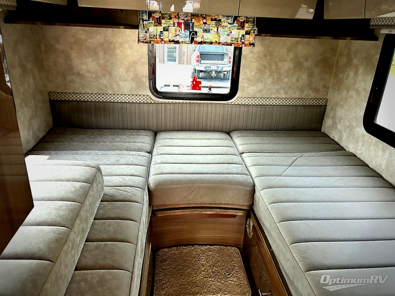 2018 Winnebago Navion 24V Photo 11