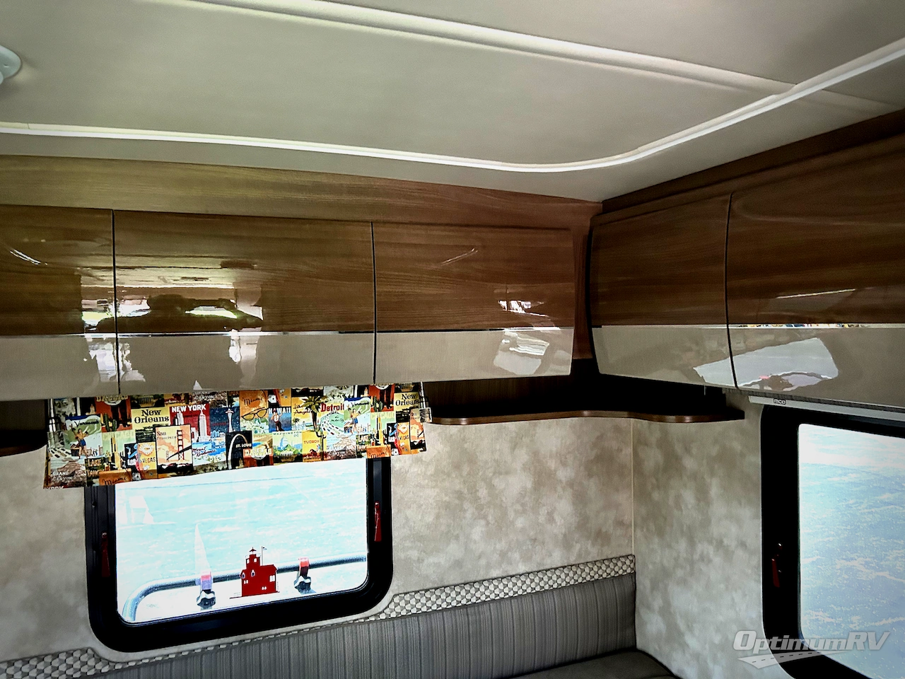 2018 Winnebago Navion 24V Photo 14