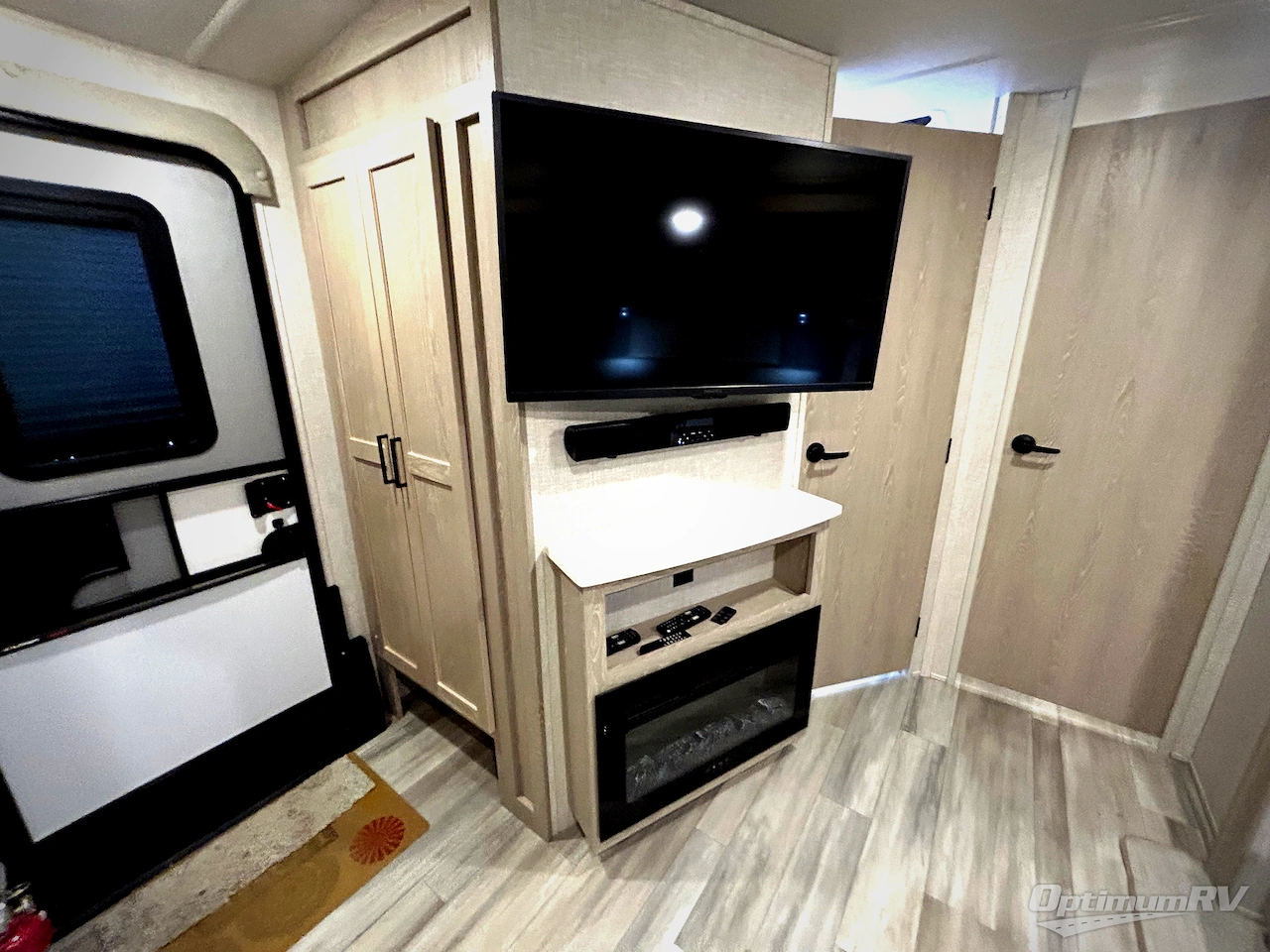 2023 Forest River Rockwood Ultra Lite 2608BS Photo 10