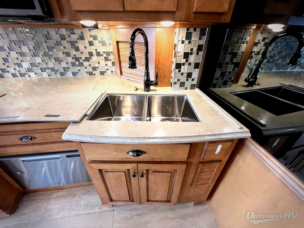 2022 Newmar Dutch Star 4081 Photo 13