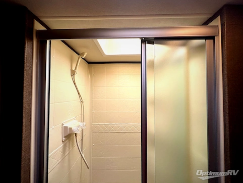 2019 Thor Chateau 31Y RV Photo 4