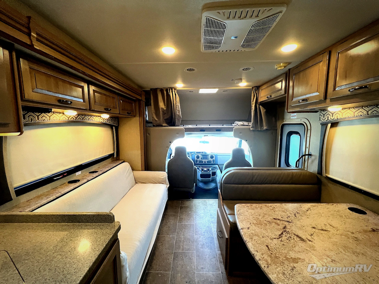 2019 Thor Chateau 31Y Photo 5