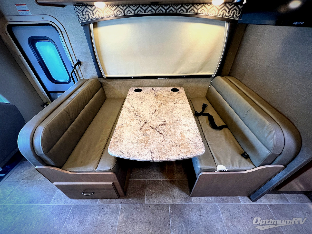 2019 Thor Chateau 31Y Photo 13