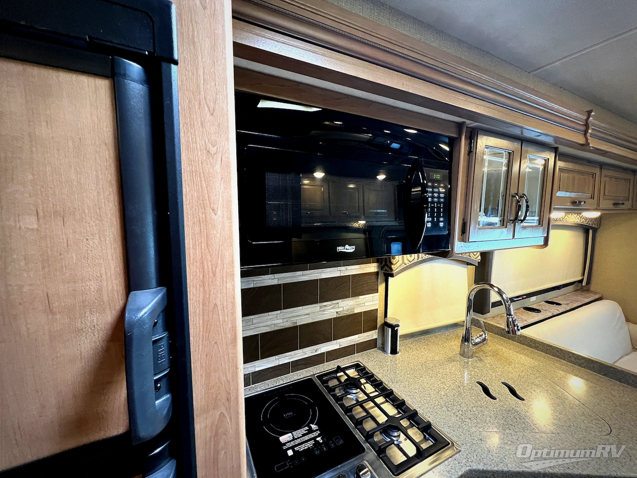 2019 Thor Chateau 31Y Photo 14