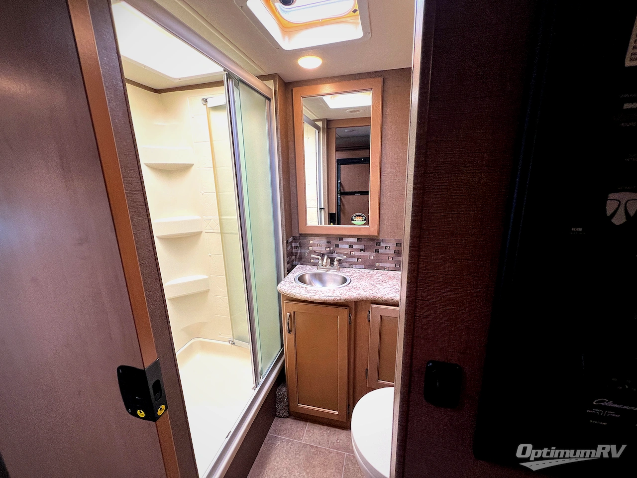 2019 Thor Chateau 31Y Photo 17