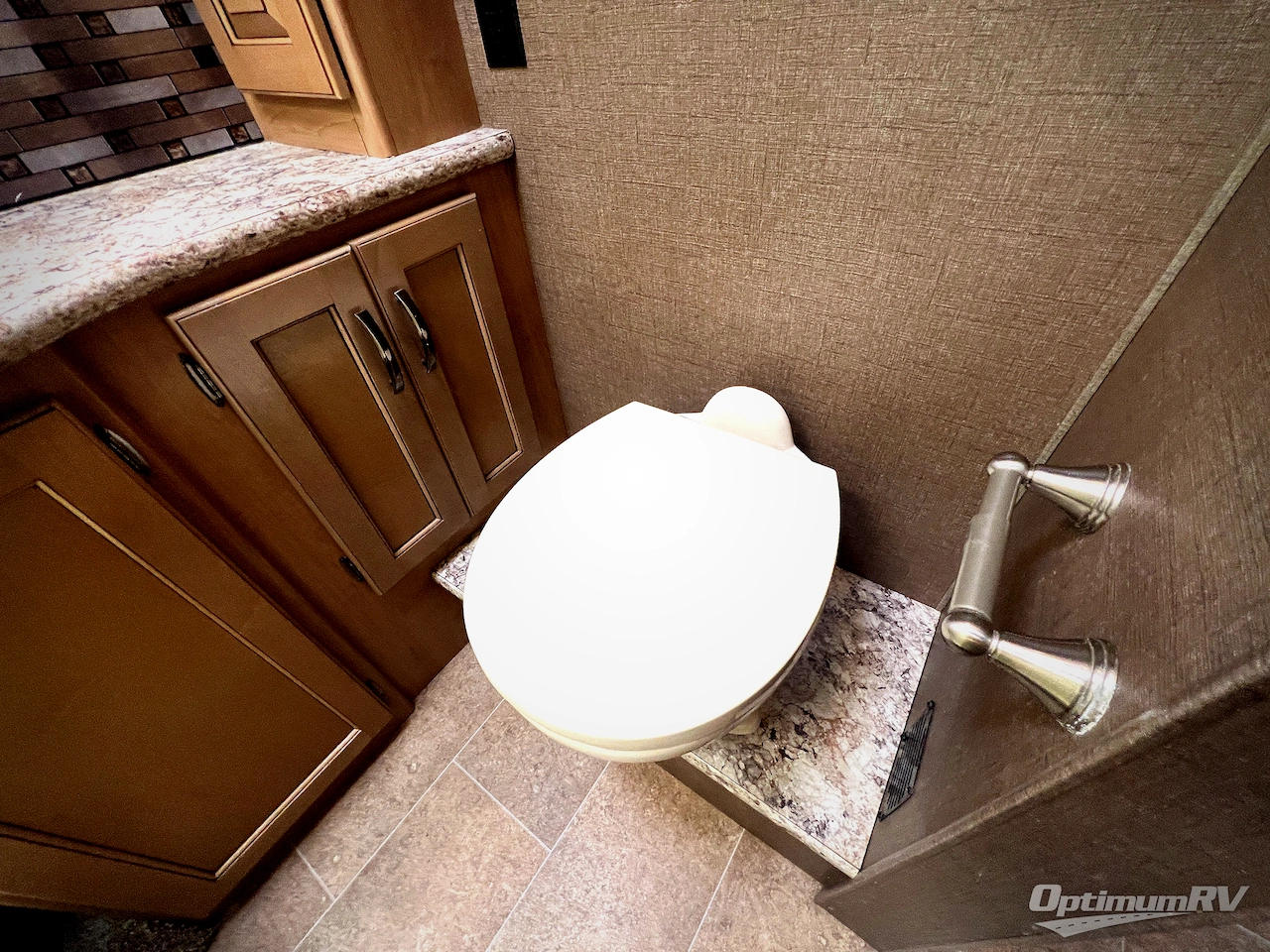 2019 Thor Chateau 31Y Photo 18