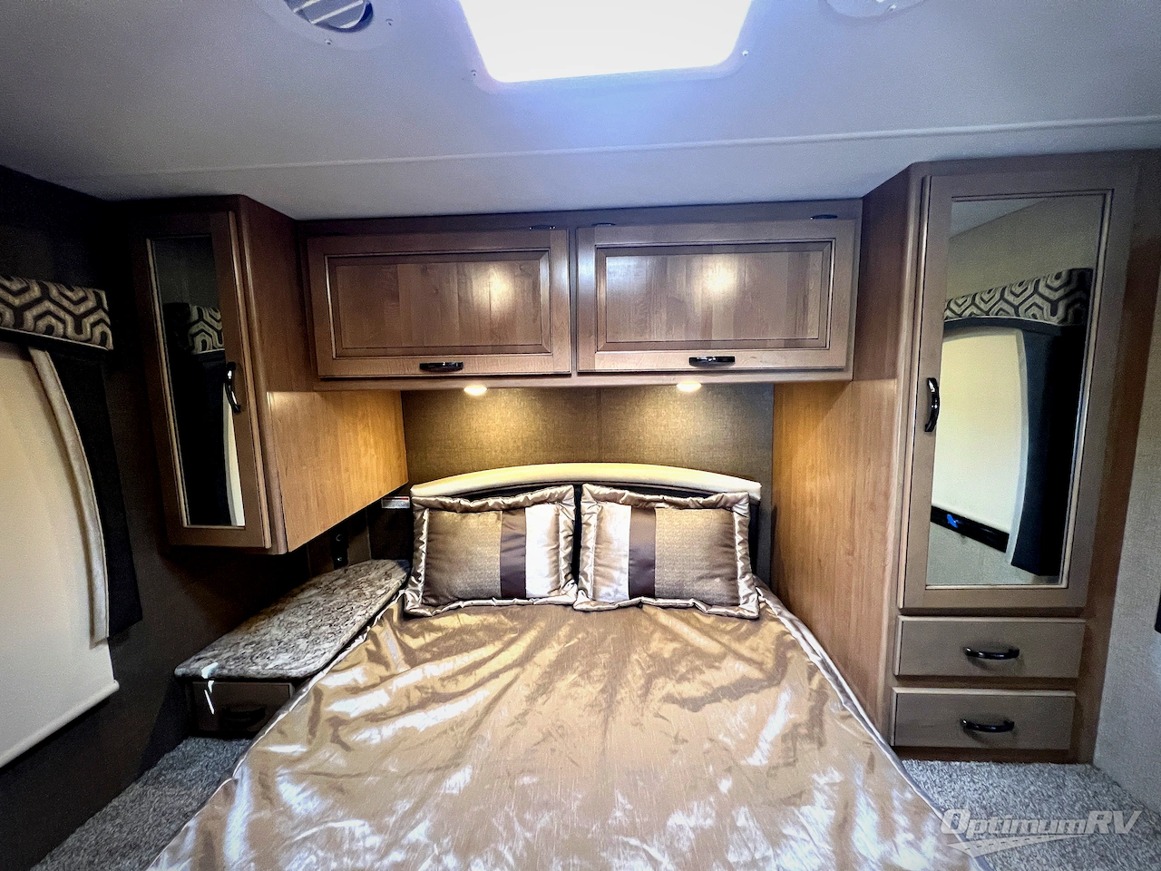 2019 Thor Chateau 31Y Photo 22