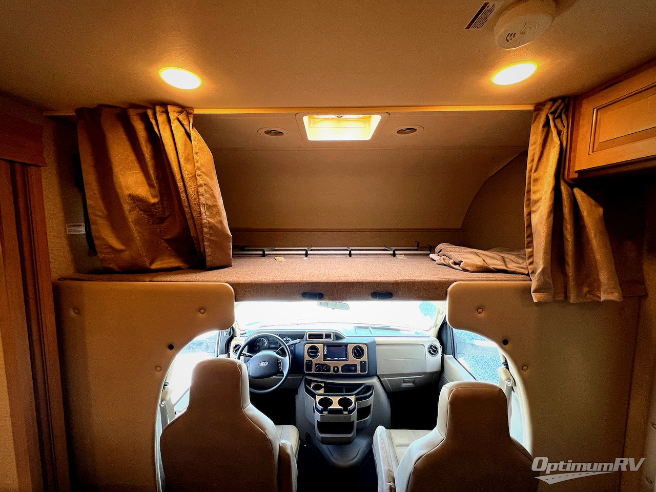 2019 Thor Chateau 31Y Photo 9