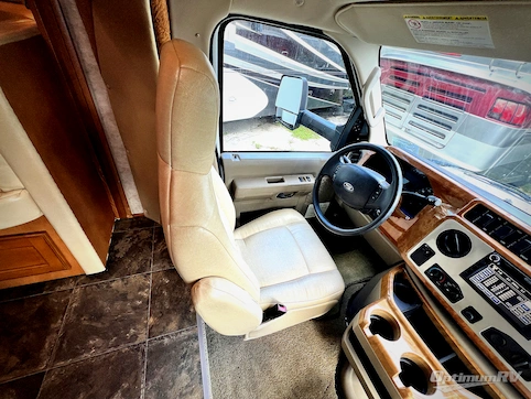 2011 Winnebago Aspect 28T RV Photo 2