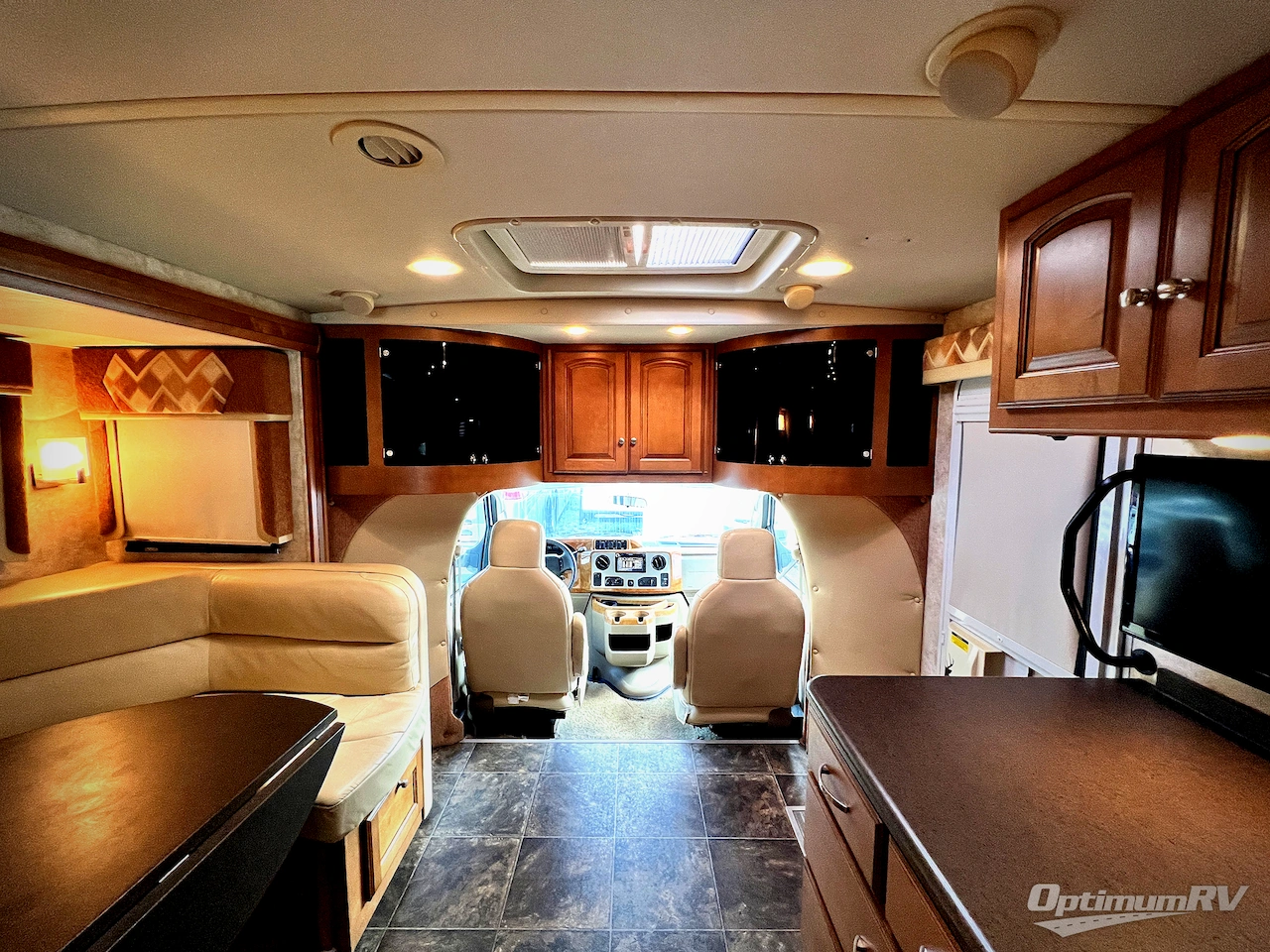 2011 Winnebago Aspect 28T Photo 4