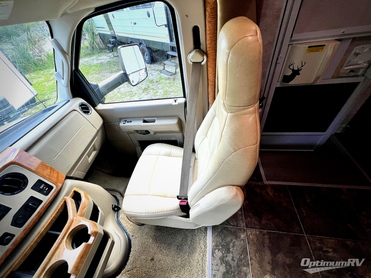 2011 Winnebago Aspect 28T Photo 8
