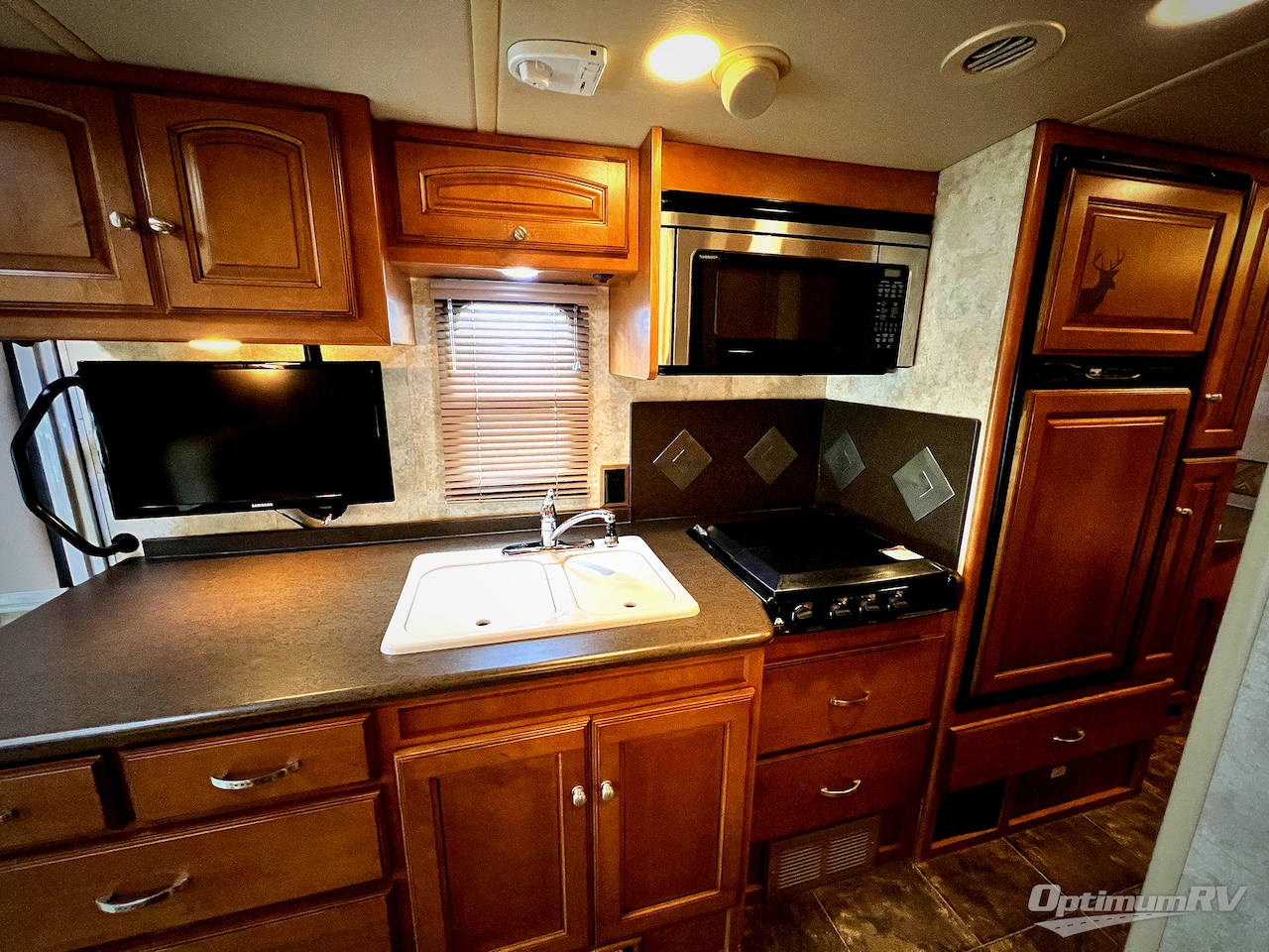 2011 Winnebago Aspect 28T Photo 11