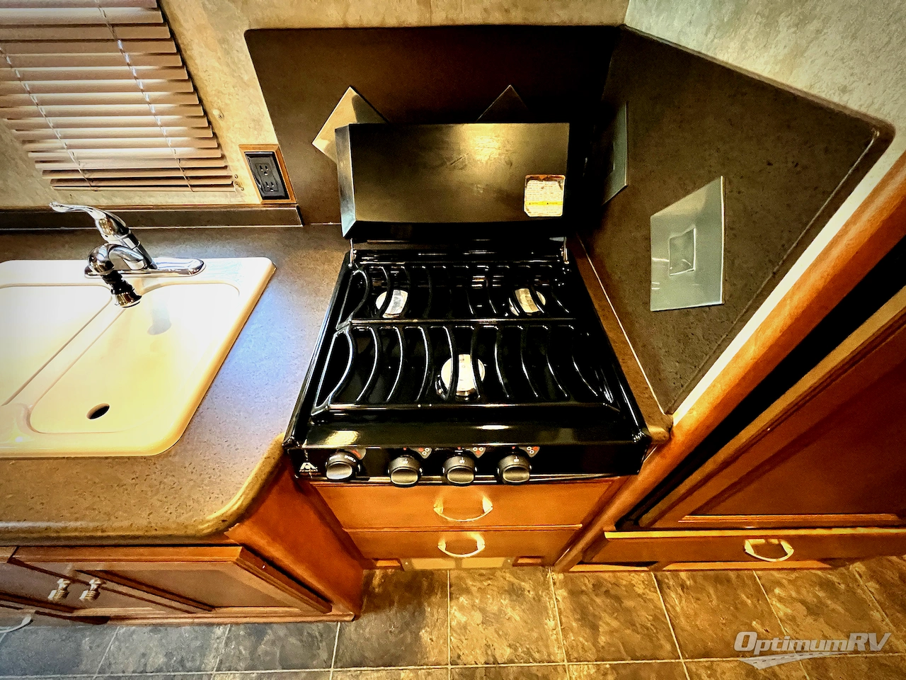 2011 Winnebago Aspect 28T Photo 14