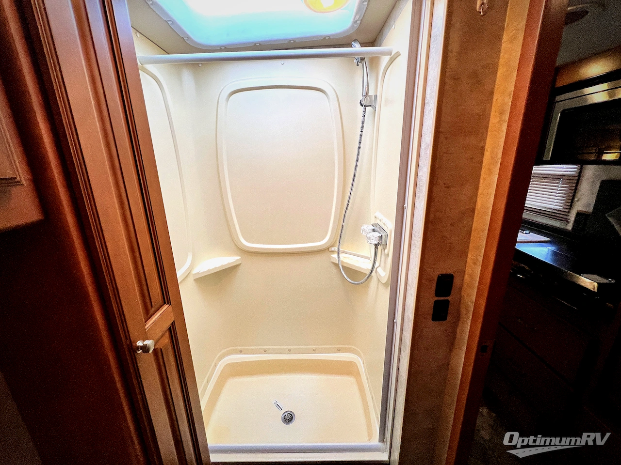 2011 Winnebago Aspect 28T Photo 15
