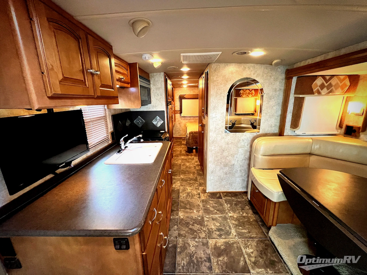 2011 Winnebago Aspect 28T Photo 5