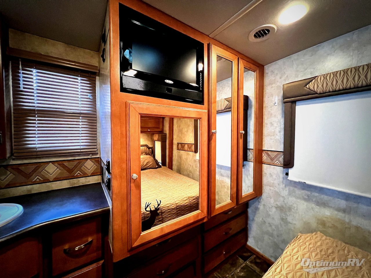 2011 Winnebago Aspect 28T Photo 18