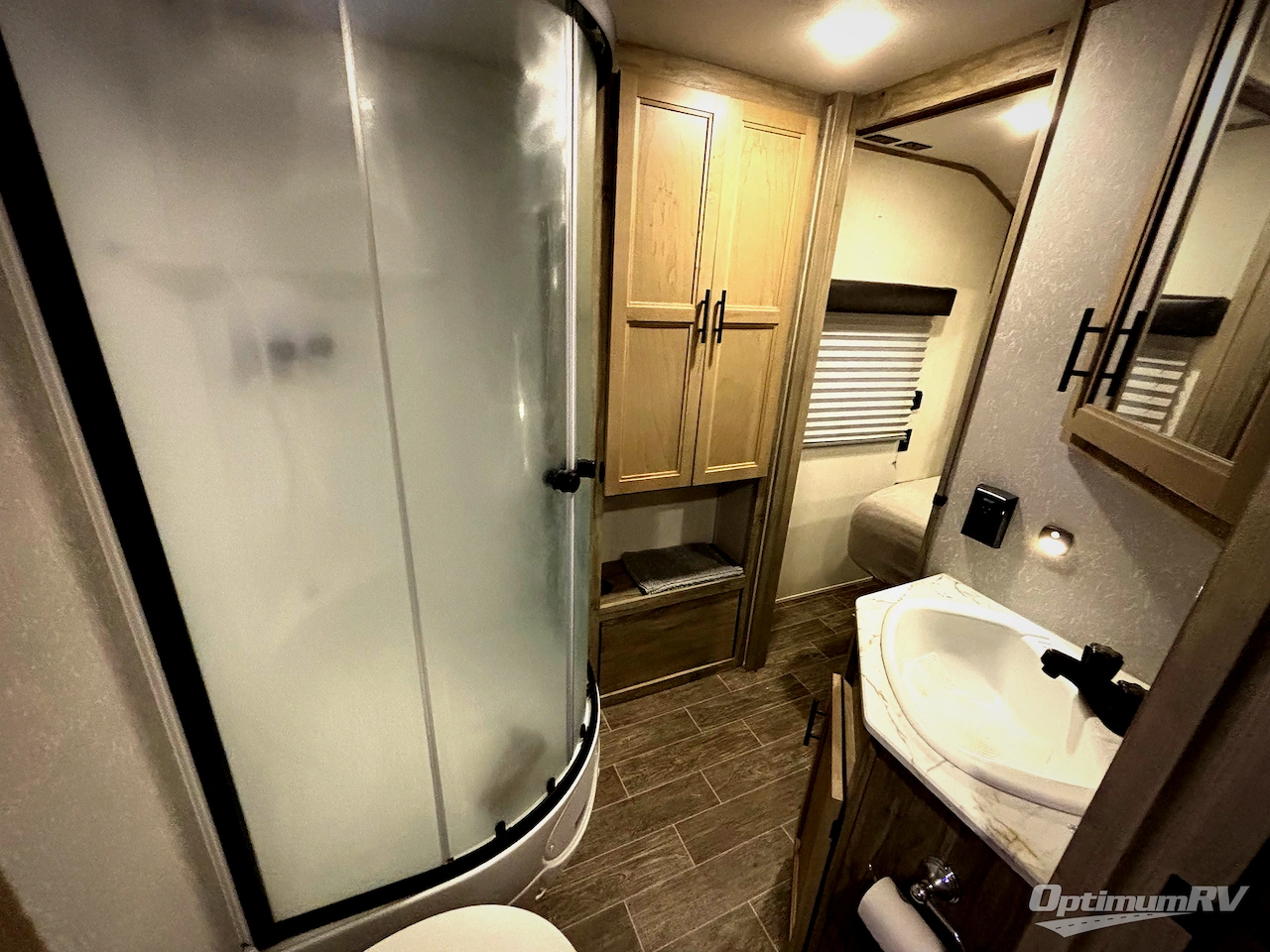 2022 Forest River Cherokee Alpha Wolf 26RL-L Photo 9