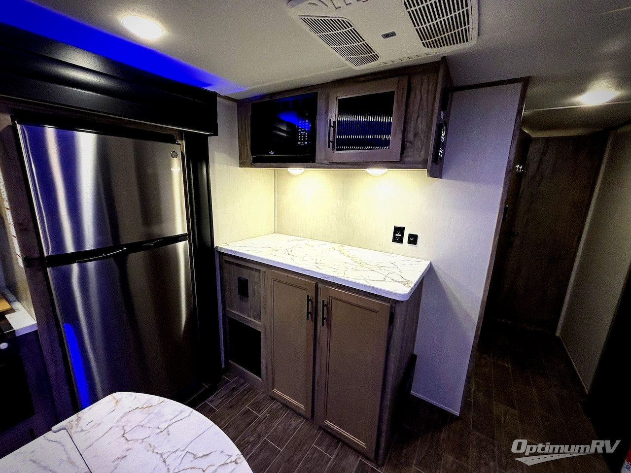 2022 Forest River Cherokee Alpha Wolf 26RL-L Photo 10